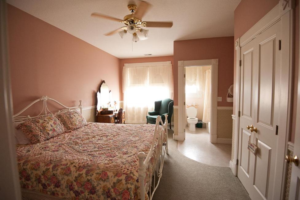 Victorian Veranda Country Inn Lawrence Chambre photo