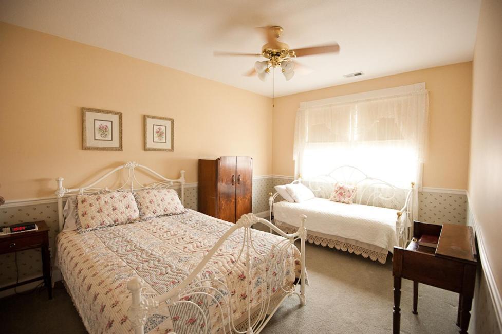Victorian Veranda Country Inn Lawrence Chambre photo