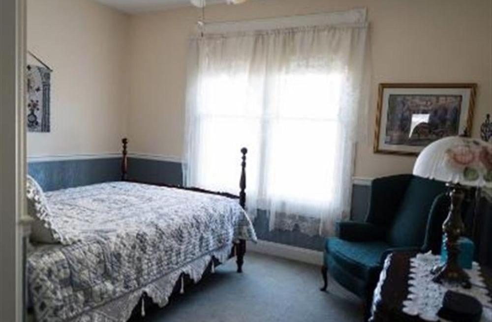 Victorian Veranda Country Inn Lawrence Extérieur photo